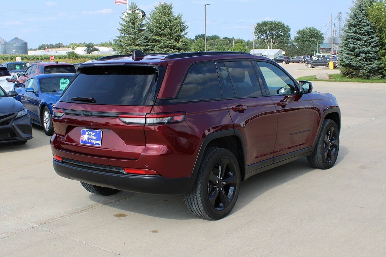 Used 2023 Jeep Grand Cherokee Altitude AWD/4WD image 5