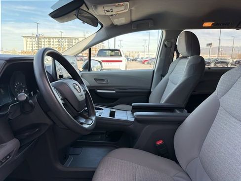 Used 2024 Toyota Sienna LE image 21