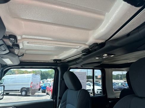 Used 2023 Jeep Wrangler Unlimited Sport AWD/4WD image 31