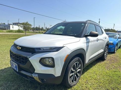 Used 2021 Chevrolet TrailBlazer ACTIV w/ Technology Package FWD image 12