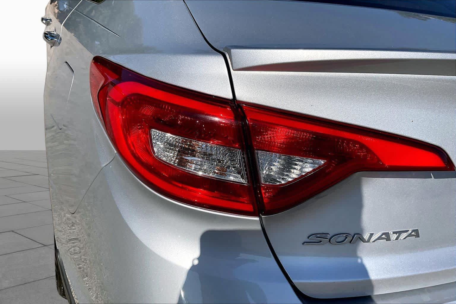 Used 2017 Hyundai Sonata Sport w/ Value Edition Package 02 FWD image 29