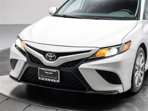 Used 2019 Toyota Camry SE w/ Convenience Package image 9