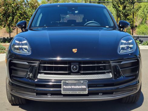 Certified 2025 Porsche Macan image 10