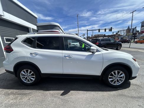 Used 2018 Nissan Rogue SV w/ Premium Package image 5
