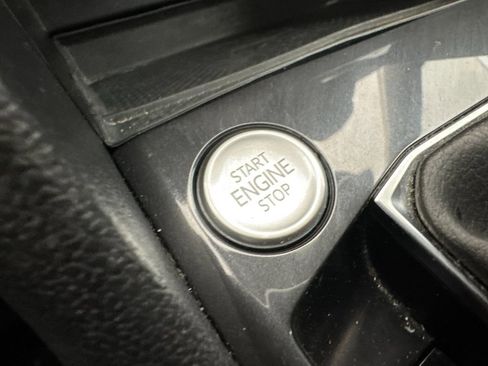 Used 2024 Volkswagen Tiguan SE image 22