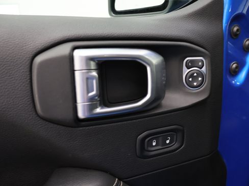 Used 2022 Jeep Wrangler Unlimited Sahara w/ LED Lighting Group AWD/4WD image 40