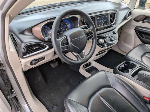 Used 2020 Chrysler Voyager Lxi image 11