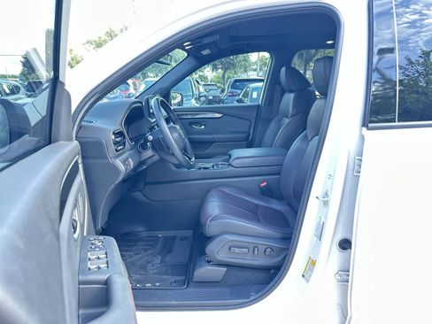 Used 2025 Honda Pilot Black Edition image 2