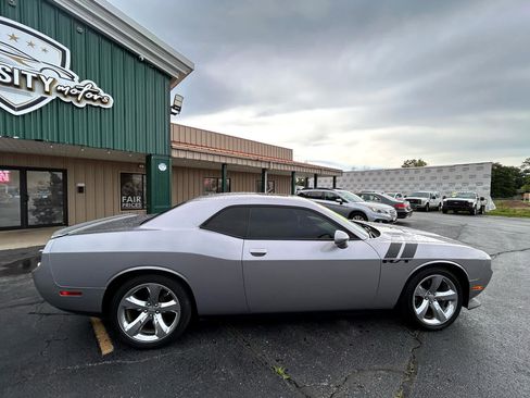 Used 2014 Dodge Challenger R/T image 2