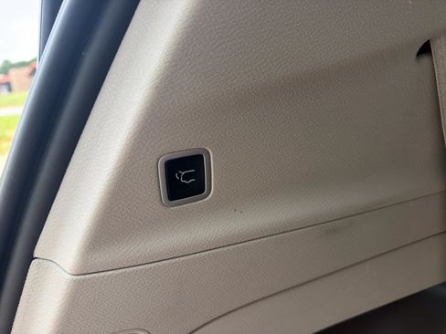 Used 2024 Chrysler Pacifica Touring-L FWD image 20