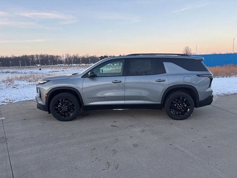 New 2025 Chevrolet Traverse LT w/ Midnight/Sport Edition image 6