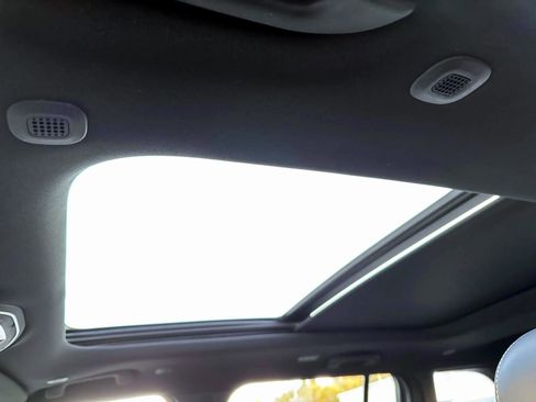 New 2025 Jeep Grand Cherokee Limited image 11