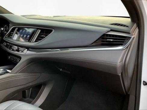 Used 2024 Buick Enclave Premium image 19