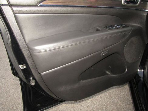 Used 2018 Jeep Grand Cherokee Overland image 12