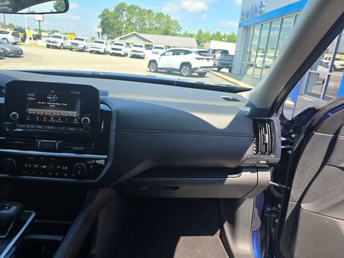 Used 2025 Nissan Pathfinder SV AWD/4WD image 45