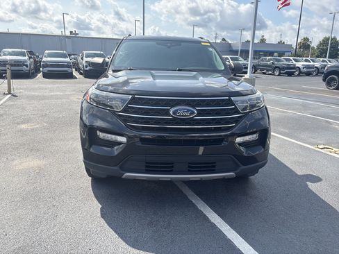 Used 2023 Ford Explorer XLT w/ Equipment Group 202A AWD/4WD image 3