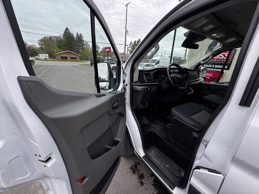 Used 2024 Ford Transit 250 Low Roof AWD w/ Exterior Upgrade Package image 10