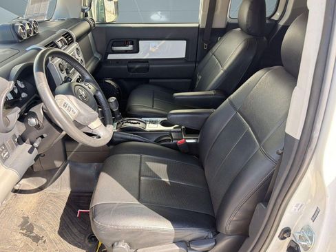 Used 2014 Toyota FJ Cruiser 4WD w/ Upgrade Package image 5