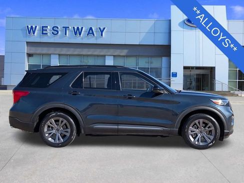 Used 2022 Ford Explorer XLT w/ Equipment Group 202A image 3