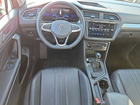 Used 2022 Volkswagen Tiguan SE w/ Panoramic Sunroof Package image 21