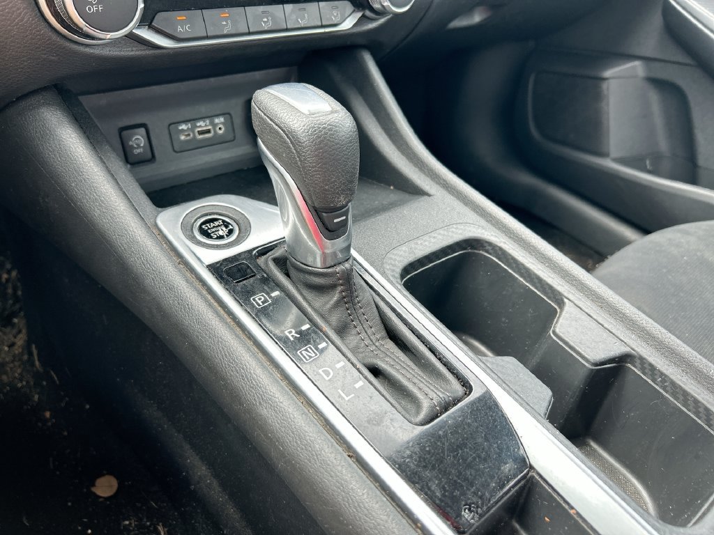 Used 2024 Nissan Sentra SV FWD image 25