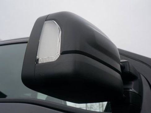 Used 2024 Nissan Titan SV w/ SV Convenience Package image 94