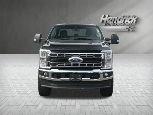 Used 2023 Ford F250 XLT AWD/4WD image 3
