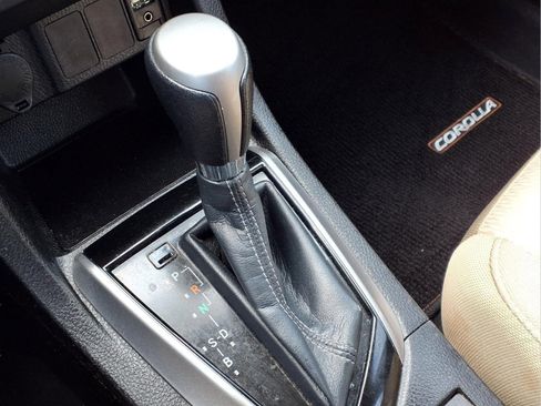 Used 2015 Toyota Corolla LE FWD image 18