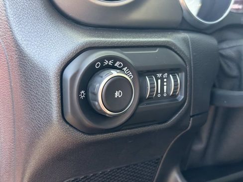 Used 2019 Jeep Wrangler Sport AWD/4WD image 18