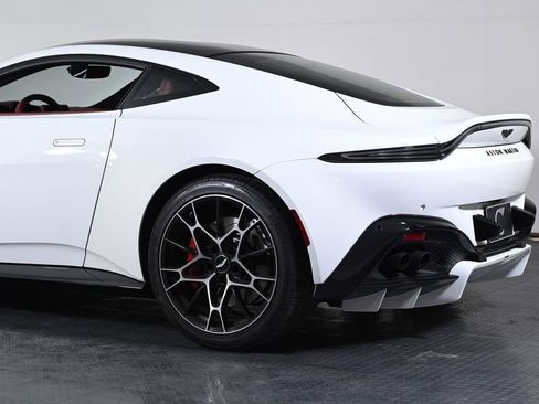 Used 2022 Aston Martin V8 Vantage Coupe RWD image 23
