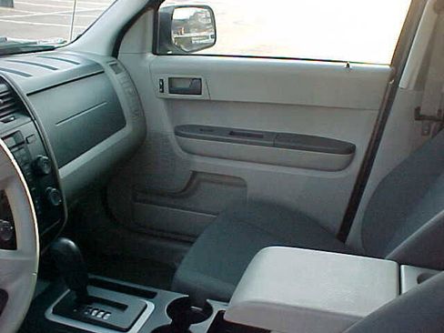 Used 2011 Ford Escape XLS w/ 102A Rapid Spec Order Code image 30