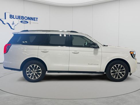 Used 2025 Ford Expedition Platinum AWD/4WD image 3
