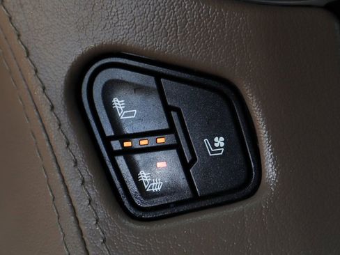 Used 2018 GMC Yukon SLT w/ Open Road Package RWD image 45