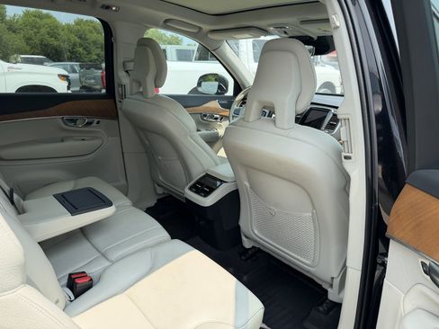 Used 2021 Volvo XC90 T6 Momentum w/ Climate Package AWD/4WD image 23