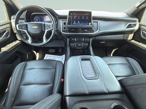 Used 2024 Chevrolet Suburban LT RWD image 18