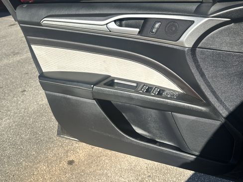 Used 2020 Ford Fusion SE w/ Equipment Group 151A image 18