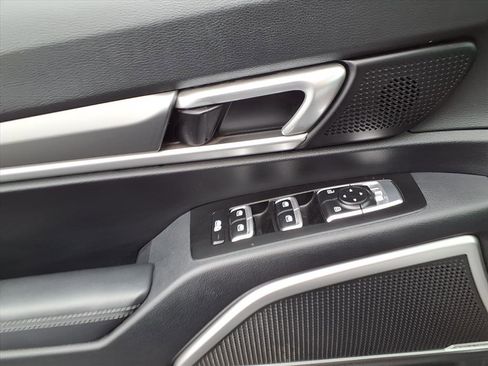 Used 2022 Kia Telluride LX image 17