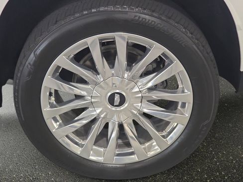 Used 2023 Cadillac Escalade Premium Luxury RWD image 32