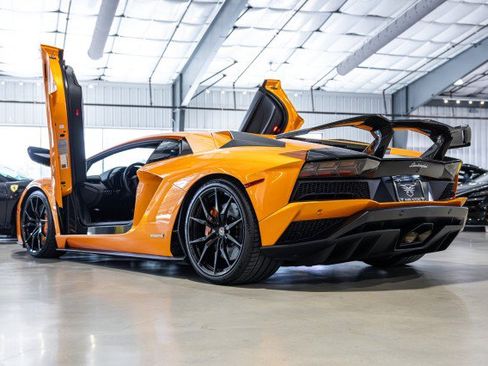 Used 2018 Lamborghini Aventador S AWD/4WD image 4