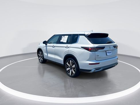 Used 2025 Mitsubishi Outlander AWD image 7