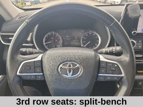 Used 2023 Toyota Highlander XLE FWD image 14