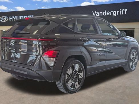 Used 2025 Hyundai Kona SEL FWD image 2