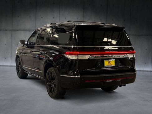 Used 2023 Lincoln Navigator Reserve AWD/4WD image 3