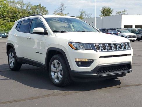Used 2018 Jeep Compass Latitude FWD image 2