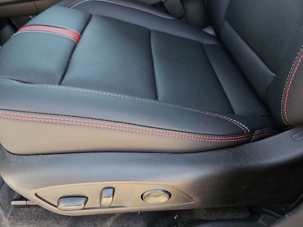 Used 2026 Chevrolet Traverse RS FWD image 23