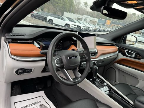 Used 2024 Jeep Compass Limited image 15