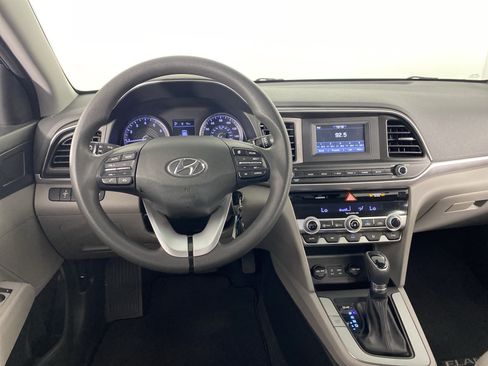 Used 2020 Hyundai Elantra SE FWD image 34