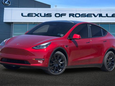 Used 2024 Tesla Model Y Long Range AWD/4WD image 1
