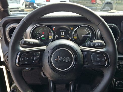 Used 2023 Jeep Wrangler Unlimited w/ Cold Weather Group AWD/4WD image 18