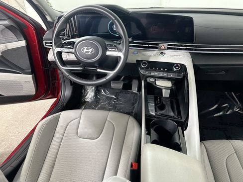 Used 2025 Hyundai Elantra Limited FWD image 17